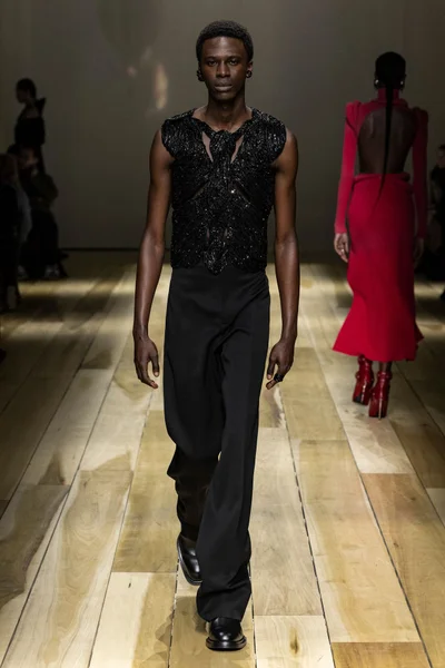 Look 32